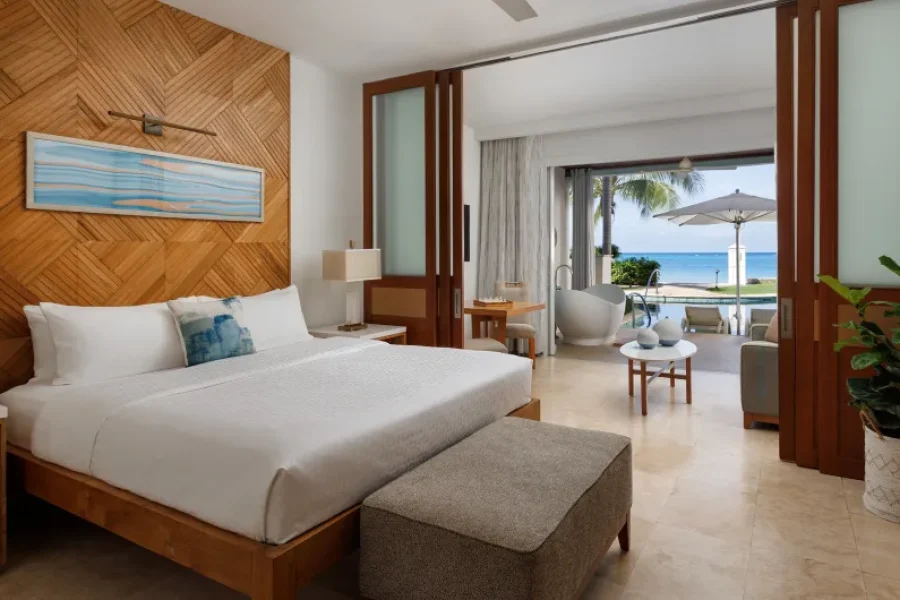 Beachfront Swim-up Honeymoon One-Bedroom Butler Suite with Patio Tranquility Soaking Tub